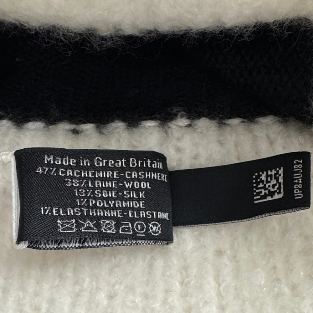 CHANEL Two-Tone Black and White Beanie - Picture 7 of 7
